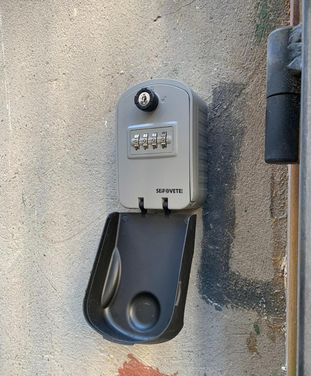 Apparent On The Main Street Warna